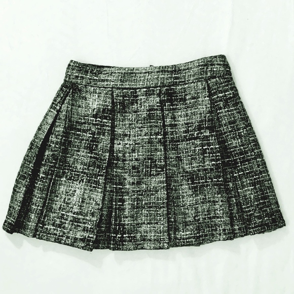 Alice + Olivia Dresses & Skirts - Alice & Olivia BLACK & SILVER TWEED PLEATED SKIRT